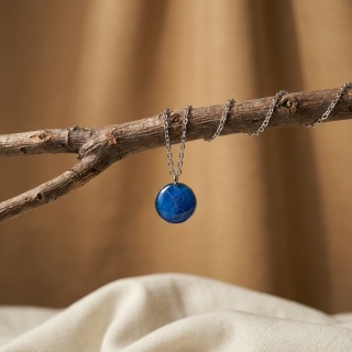 Naszyjnik z żywicy Niebieska Esencja liścia