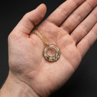 Naszyjnik z żywicy Paproć i kwiaty dzikiej marchwi