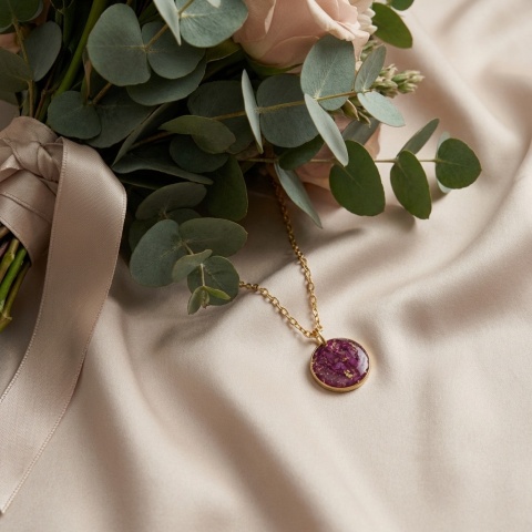 Naszyjnik z żywicy Płatki piwonii