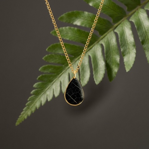 Naszyjnik z żywicy kropla Czarna Esencja liścia