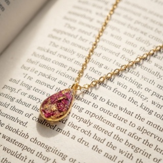 Naszyjnik z żywicy kropla Złociste Płatki róży