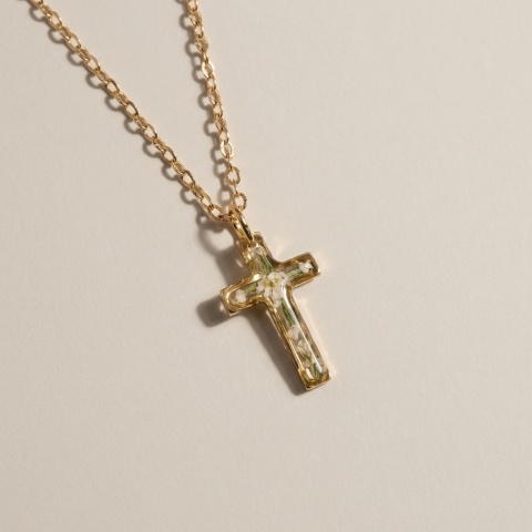 Naszyjnik z żywicy krzyżyk Złocista Paproć i dzika marchew