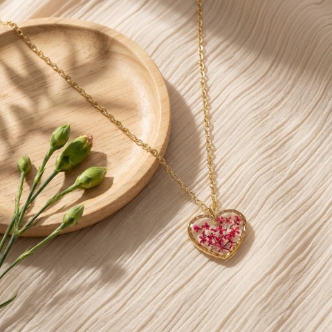 Naszyjnik z żywicy serce Ognista dzika marchew złocista