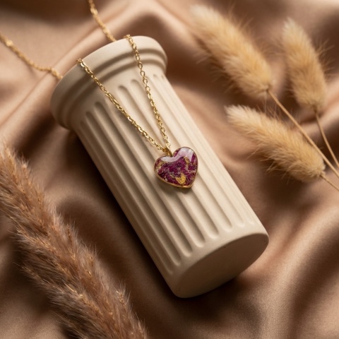 Naszyjnik z żywicy serce Złociste Płatki róży