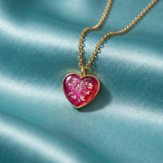 Naszyjnik z żywicy serce ognista Aurora