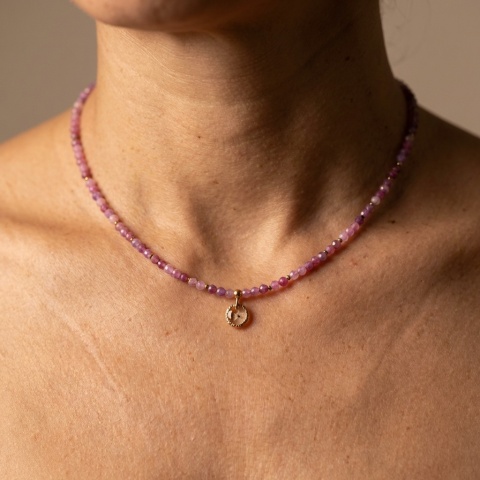 Naszyjnik z żywicy z kamieniami Florastone Dzika marchew i różowy turmalin