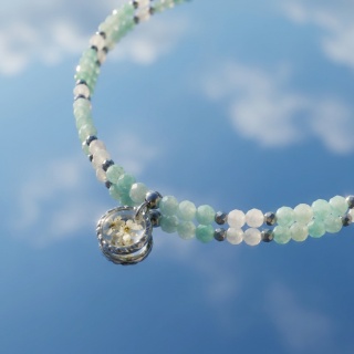 Naszyjnik z żywicy z kamieniami Florastone Dzika marchew, amazonit i jadeit