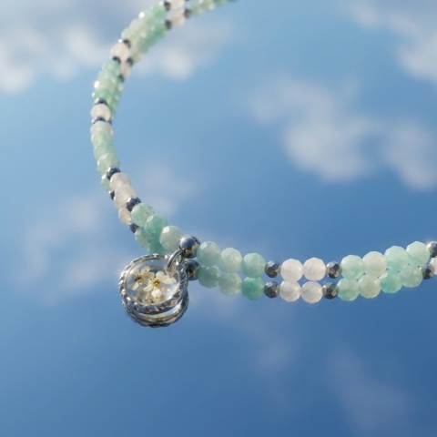 Naszyjnik z żywicy z kamieniami Florastone Dzika marchew, amazonit i jadeit