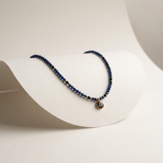 Naszyjnik z żywicy z kamieniami Florastone Niezapominajka, lapis lazuli i turmalin