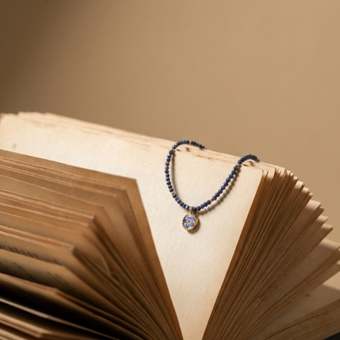 Naszyjnik z żywicy z kamieniami Florastone Niezapominajka + mini lapis lazuli