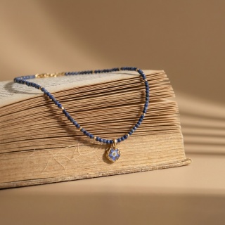 Naszyjnik z żywicy z kamieniami Florastone Niezapominajka + mini lapis lazuli