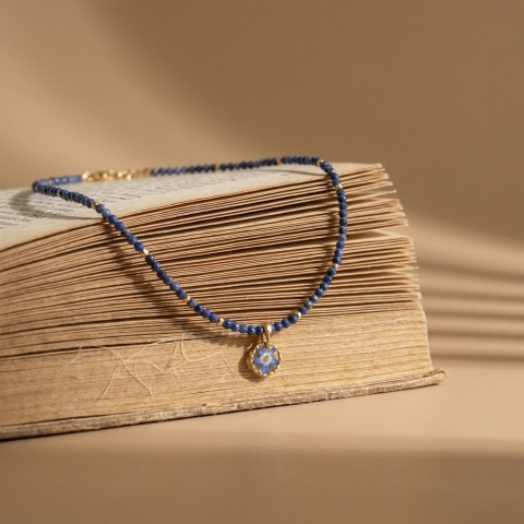 Naszyjnik z żywicy z kamieniami Florastone Niezapominajka + mini lapis lazuli