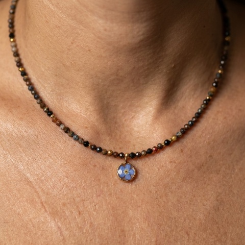 Naszyjnik z żywicy z kamieniami Florastone Niezapominajka, pietersyt