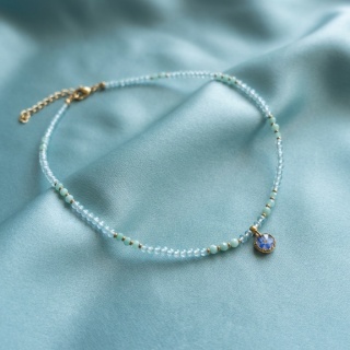 Naszyjnik z żywicy z kamieniami Florastone Niezapominajka, topaz i amazonit