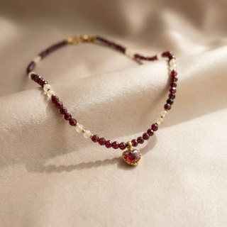 Naszyjnik z żywicy z kamieniami Florastone Płatki róży, granat i cytryn