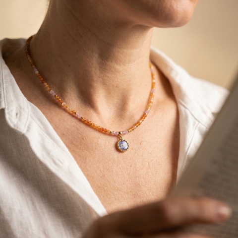 Naszyjnik z żywicy z kamieniami Florastone niezapominajka, karneol i różowy turmalin