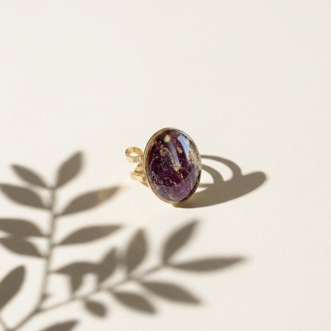 Pierścionek z żywicy regulowany sygnet duży Złociste Płatki róży